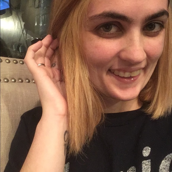 Meet your Posher, Sara - Picture 3 of 5